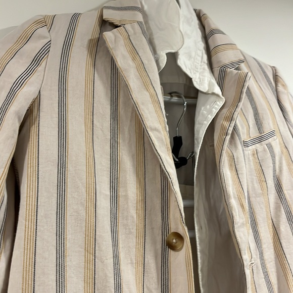 Gorgeous, like new, 3 pieces suits - mayoral and gap pants - Picture 2 of 7